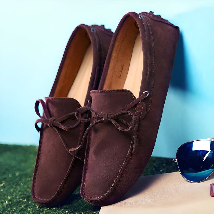 Mocassins homme marron en daim avec lacets et coutures apparentes, posés sur une surface verte et beige avec une paire de lunettes de soleil à côté. Idéal pour un look décontracté et élégant., 45287105790133,45287105822901,45287105855669,45287105888437,45287105921205,45287105953973,45287105986741,45287106019509,45287106052277,45287106085045,45287106117813,45287106150581,45287106183349,45287106216117,45287106248885,45287106281653,45287106314421,45287106347189,45287106379957,45287106412725,45287106