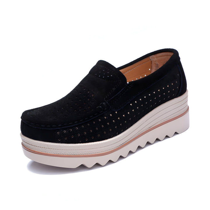 Mocassin compensé noir en daim avec perforations décoratives. Chaussure femme décontractée à semelle plateforme crantée beige et talon bas., 45286791872693,45286791905461,45286791938229,45286791970997,45286792003765,45286792036533,45286792069301,45286792102069,45286792134837,45286792167605,45286792200373,45286792233141,45286792265909,45286792298677,45286792331445,45286792364213,45286792396981,45286792429749,45286792462517,45286792495285,45286792528053,45286792560821,45286792593589,45286792626357,452
