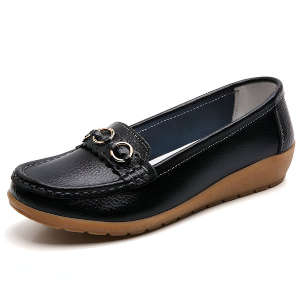 Mocassin noir pour femme, semelle marron clair, détail décoratif avec boucles dorées. Chaussure plate en cuir élégante et confortable., 45286797541557,45286797574325,45286797607093,45286797639861,45286797672629,45286797705397,45286797738165,45286797770933,45286797803701,45286797836469,45286797869237,45286797902005,45286797934773,45286797967541,45286798000309,45286798033077,45286798065845,45286798098613,45286798131381,45286798164149,45286798196917,45286798229685,45286798262453,45286798295221,452867983