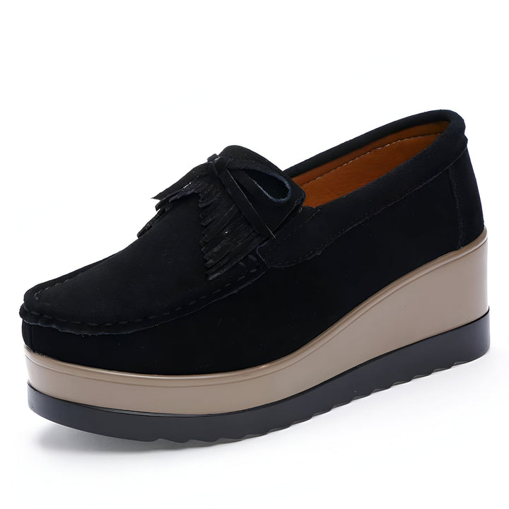 Mocassin noir à talon compensé pour femme. Chaussure décontractée avec un nœud décoratif à franges. Confortable et élégant, parfait pour un look quotidien. Semelle épaisse., 45286964887733,45286964920501,45286964953269,45286964986037,45286965018805,45286965051573,45286965084341,45286965117109,45286965149877,45286965182645,45286965215413,45286965248181,45286965280949,45286965313717,45286965346485,45286965379253,45286965412021,45286965444789,45286965477557,45286965510325,45286965543093,45286965575