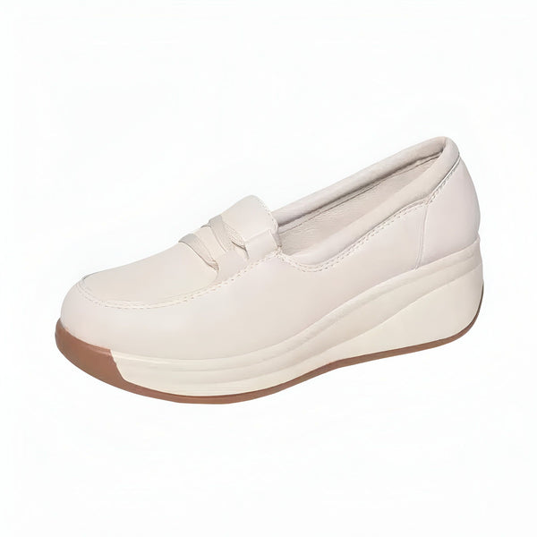 Mocassin compensé en cuir beige pour femme. Chaussure confortable à enfiler avec semelle marron. Mode féminine, style décontracté, talon compensé., 45286965838005,45286965870773,45286965903541,45286965936309,45286965969077,45286966001845,45286966034613,45286966067381,45286966100149,45286966132917,45286966165685,45286966198453,45286966231221,45286966263989,45286966296757,45286966329525,45286966362293,45286966395061