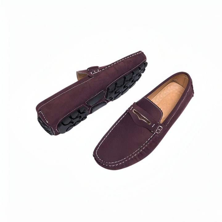 Mocassins homme en daim bordeaux. Chaussures décontractées élégantes, dessus en cuir suédé, détails de couture blanche, semelle en caoutchouc antidérapante. Style classique et confortable pour hommes., 45286659686581,45286659719349,45286659752117,45286659784885,45286659817653,45286659850421,45286659883189,45286659915957,45286659948725,45286659981493,45286660014261,45286660047029,45286660079797,45286660112565,45286660145333,45286660178101,45286660210869,45286660243637,45286660276405,45286660309173,