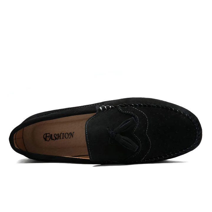 Mocassin noir en daim pour homme, style décontracté avec nœud décoratif. Chaussure plate et confortable, idéale pour le quotidien. Détails de couture apparente. Mode masculine., 45286802653365,45286802686133,45286802718901,45286802751669,45286802784437,45286802817205,45286802849973