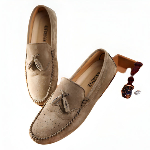 Mocassins en daim beige pour homme avec glands décoratifs. Chaussures décontractées élégantes et confortables, idéales pour un look sophistiqué au quotidien., 45286802882741,45286802915509,45286802948277,45286802981045,45286803013813,45286803046581,45286803079349