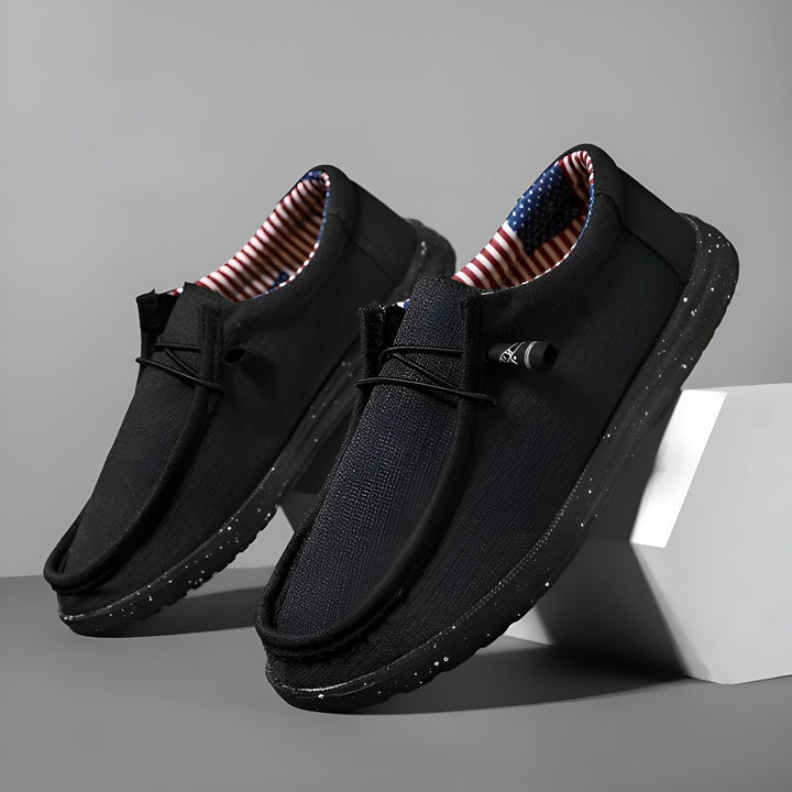 Paire de chaussures décontractées noires avec intérieur à rayures et motif drapeau américain. Chaussures souples et confortables pour hommes., 45286675710133,45286675742901,45286675775669,45286675808437,45286675841205,45286675873973,45286675906741,45286675939509,45286675972277,45286676005045,45286676037813,45286676070581,45286676103349,45286676136117,45286676168885,45286676201653,45286676234421,45286676267189,45286676299957,45286676332725,45286676365493,45286676398261,45286676431029,45286676463797,45
