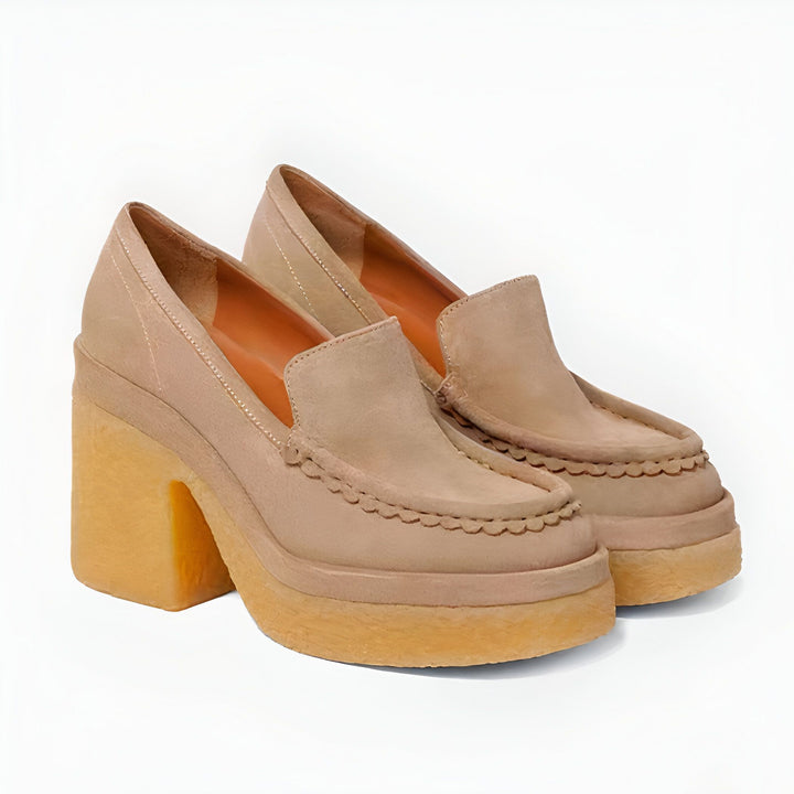 Mocassins à plateforme couleur chair en daim. Talon bloc haut et détails festonnés. Chaussures élégantes et confortables pour femmes., 45287056670901,45287056703669,45287056736437,45287056769205,45287056801973,45287056834741,45287056867509,45287056900277,45287056933045,45287056965813,45287056998581,45287057031349,45287057064117,45287057096885,45287057129653,45287057162421,45287057195189,45287057227957,45287057260725,45287057293493,45287057326261