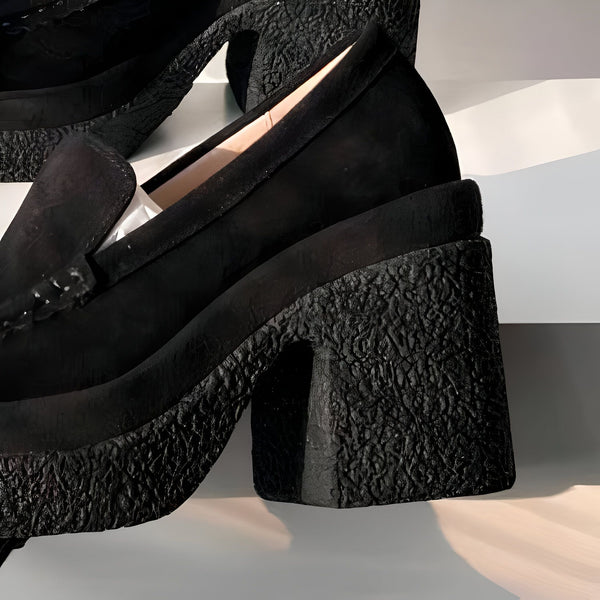 Mocassins noirs en daim avec semelle plateforme et talon épais texturé. Chaussures élégantes et confortables pour femme. Style tendance et original. Accessoires de mode., 45287056670901,45287056703669,45287056736437,45287056769205,45287056801973,45287056834741,45287056867509,45287056900277,45287056933045,45287056965813,45287056998581,45287057031349,45287057064117,45287057096885,45287057129653,45287057162421,45287057195189,45287057227957,45287057260725,45287057293493,45287057326261