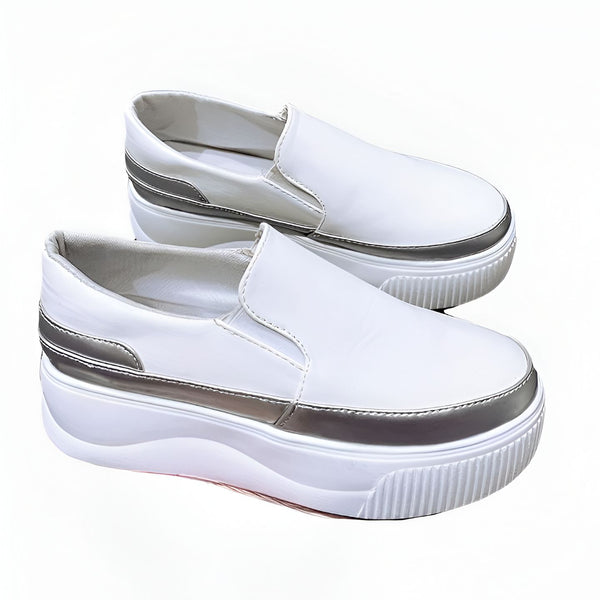 Paire d'espadrilles blanches avec détails argentés. Chaussures de sport à plateforme, style décontracté et tendance pour femme. Idéales pour un look urbain et confortable. Mode féminine actuelle., 45286910132405,45286910165173,45286910197941,45286910230709,45286910263477,45286910296245,45286910329013,45286910361781,45286910394549,45286910427317,45286910460085,45286910492853