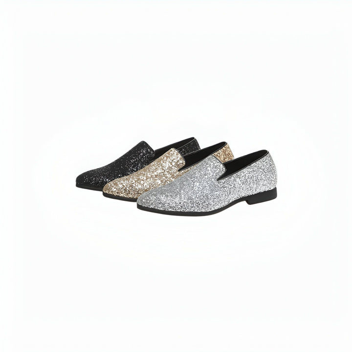 Trois mocassins pailletés de couleurs différentes (noir, or, argent) sont alignés sur un fond blanc. Chaussures élégantes et festives., 45286638649525,45286638682293,45286638715061,45286638747829,45286638780597,45286638813365,45286638846133,45286638878901,45286638911669,45286638944437,45286638977205,45286639009973,45286639042741,45286639075509,45286639108277,45286639141045,45286639173813,45286639206581,45286639239349,45286639272117,45286639304885,45286639337653,45286639370421,45286639403189,452866394