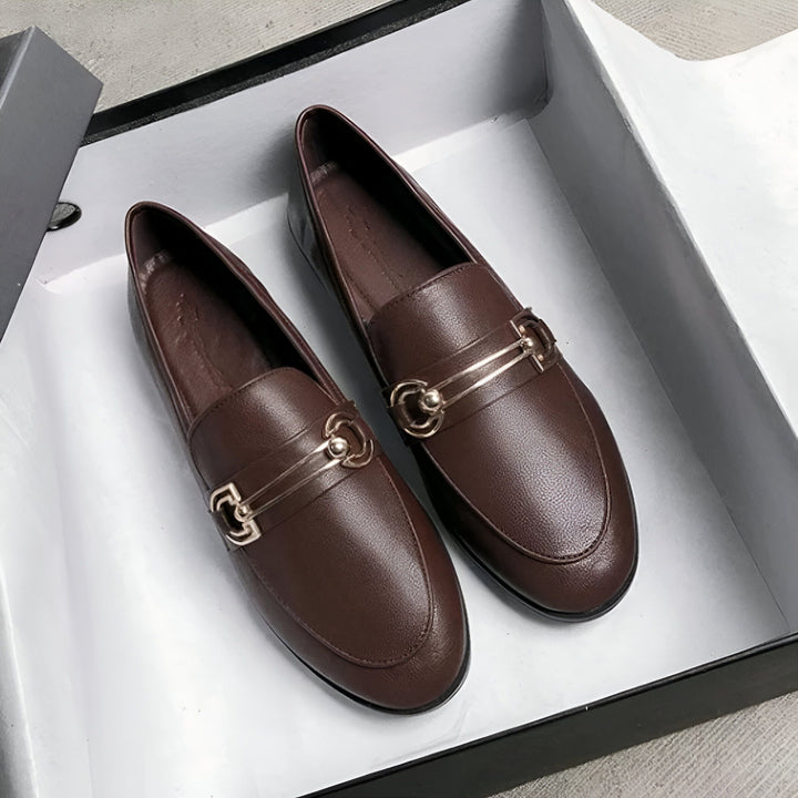 Mocassins en cuir marron avec boucle dorée, présentés dans une boîte. Chaussures élégantes et confortables pour femme. Mode automne-hiver., 45286712311989,45286712344757,45286712377525,45286712410293,45286712443061,45286712475829,45286712508597,45286712541365,45286712574133,45286712606901,45286712639669,45286712672437,45286712705205,45286712737973,45286712770741,45286712803509,45286712836277,45286712869045,45286712901813,45286712934581,45286712967349,45286713000117,45286713032885,45286713065653,4528