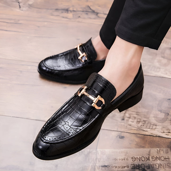 Mocassins noirs en cuir croco avec boucle dorée, chaussures élégantes pour homme, parfaites pour un look chic et décontracté. Détails soignés et qualité supérieure., 45286694322357,45286694355125,45286694387893,45286694420661,45286694453429,45286694486197,45286694518965,45286694551733,45286694584501,45286694617269,45286694650037,45286694682805,45286694715573,45286694748341,45286694781109,45286694813877,45286694846645,45286694879413,45286694912181,45286694944949