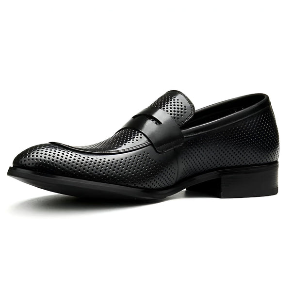 Mocassin en cuir noir pour homme, élégant et perforé. Chaussure habillée avec détails soignés. Idéal pour un look formel ou professionnel., 45286716801205,45286716833973,45286716866741,45286716899509,45286716932277,45286716965045,45286716997813,45286717030581,45286717063349,45286717096117,45286717128885,45286717161653,45286717194421,45286717227189,45286717259957,45286717292725,45286717325493,45286717358261