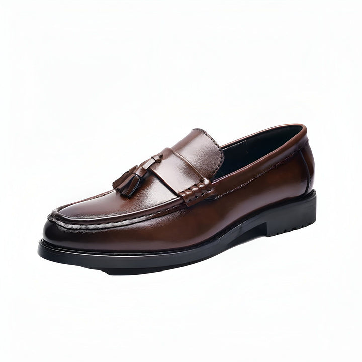 Mocassin homme en cuir marron brillant avec glands décoratifs. Chaussure élégante, parfaite pour un look habillé et sophistiqué. Mode masculine, accessoires de style., 45287074070709,45287074103477,45287074136245,45287074169013,45287074201781,45287074234549,45287074267317,45287074300085,45287074332853,45287074365621,45287074398389,45287074431157,45287074463925,45287074496693