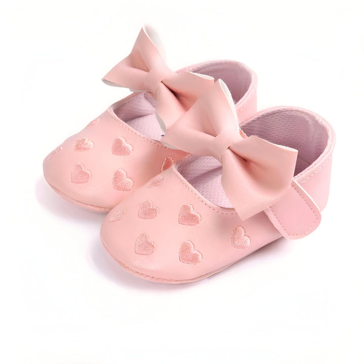 Chaussures de bébé roses avec des petits cœurs brodés et un nœud papillon rose. Chaussons pour nouveau-né, idée cadeau pour bébé fille, chaussures de baptême., 45287080132789,45287080165557,45287080198325,45287080231093,45287080263861,45287080296629,45287080329397,45287080362165,45287080394933,45287080427701,45287080460469,45287080493237,45287080526005,45287080558773,45287080624309,45287080657077,45287080689845,45287080722613,45287080755381,45287080788149,45287080820917,45287080853685,4528708088