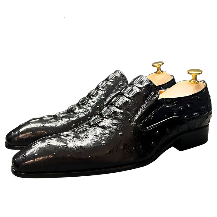 Paire de chaussures habillées en cuir noir verni avec motif texturé unique. Élégantes chaussures pour hommes, parfaites pour une occasion spéciale. Embauchoirs en bois inclus., 45287152615605,45287152648373,45287152681141,45287152713909,45287152746677,45287152779445,45287152812213,45287152844981,45287152877749,45287152910517,45287152943285,45287152976053,45287153008821,45287153041589,45287153074357,45287153107125