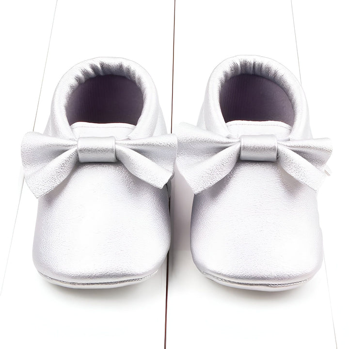Chaussures de bébé argentées avec nœud, mocassins souples pour nourrissons., 45287068827829,45287068860597,45287068893365,45287068926133,45287068958901,45287068991669,45287069024437,45287069057205,45287069089973,45287069122741,45287069155509,45287069188277,45287069221045,45287069253813,45287069286581,45287069319349,45287069352117,45287069384885
