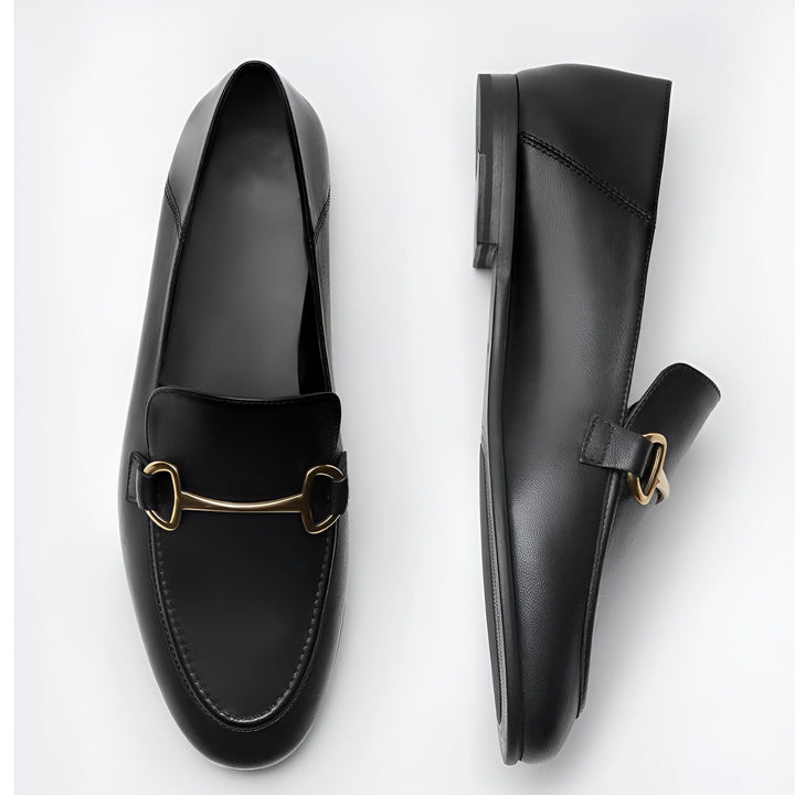 Mocassins noirs pour femmes, dessus cuir avec détails dorés, élégance et confort. Chaussures plates classiques., 45286734758069,45286734790837,45286734823605,45286734856373,45286734889141,45286734921909,45286734954677,45286734987445,45286735020213,45286735052981,45286735085749,45286735118517,45286735151285,45286735184053,45286735216821,45286735249589,45286735282357,45286735315125