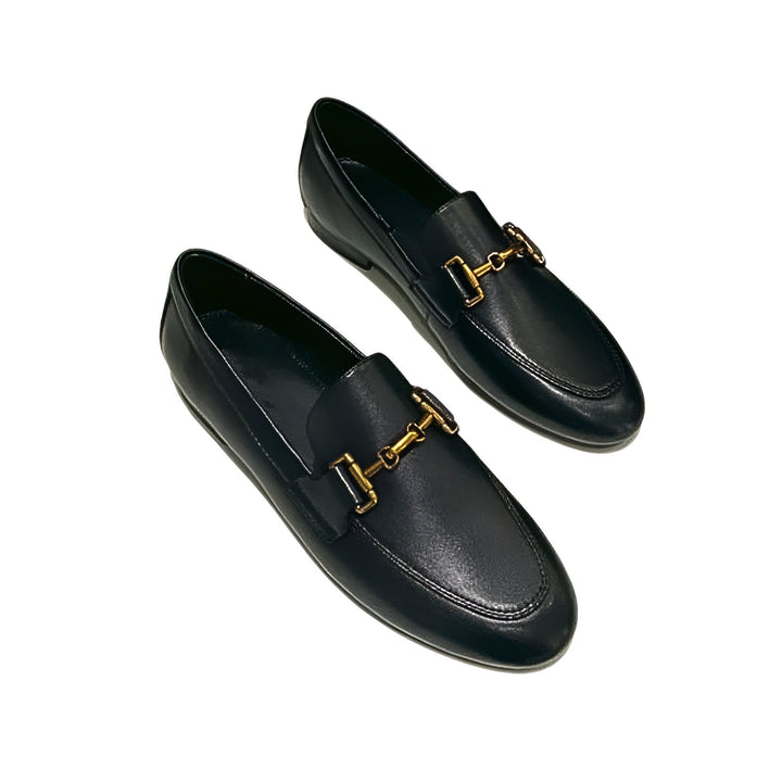 Mocassins noirs élégants pour femmes avec détails dorés. Chaussures classiques, parfaites pour un look décontracté ou formel. Mode et confort combinés., 45286728237237,45286728270005,45286728302773,45286728335541,45286728368309,45286728401077,45286728433845,45286728466613,45286728499381,45286728532149,45286728564917,45286728597685