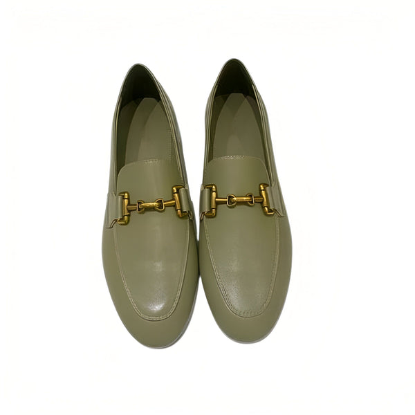 Mocassins vert olive en cuir avec boucle dorée. Chaussures élégantes pour femmes., 45286728237237,45286728270005,45286728302773,45286728335541,45286728368309,45286728401077,45286728433845,45286728466613,45286728499381,45286728532149,45286728564917,45286728597685