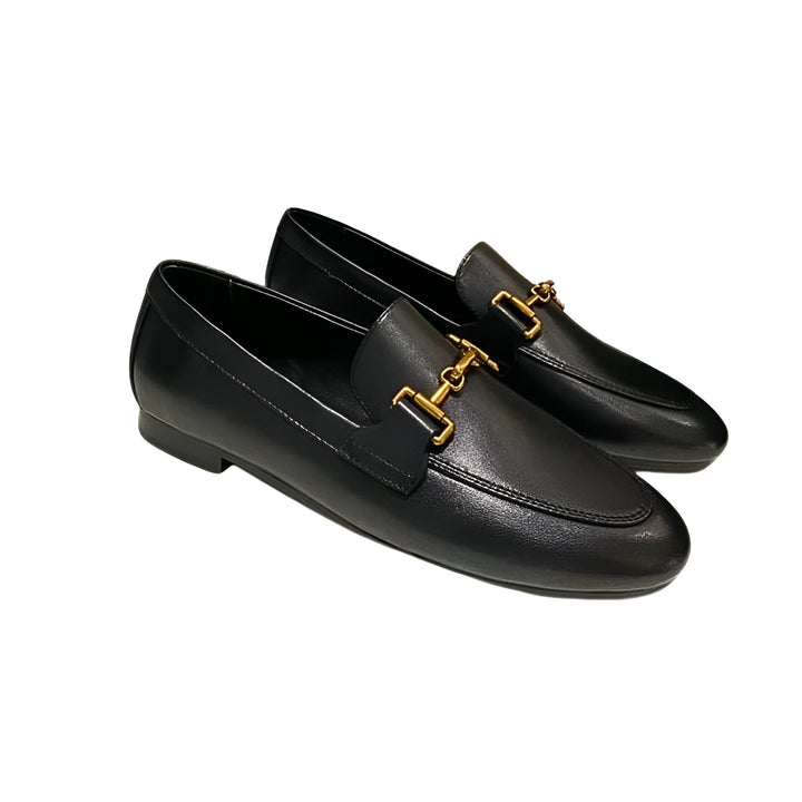 Deux mocassins en cuir noir avec une boucle dorée, chaussures élégantes pour femmes, style classique et intemporel, parfaites pour une tenue formelle ou décontractée., 45286728237237,45286728270005,45286728302773,45286728335541,45286728368309,45286728401077,45286728433845,45286728466613,45286728499381,45286728532149,45286728564917,45286728597685
