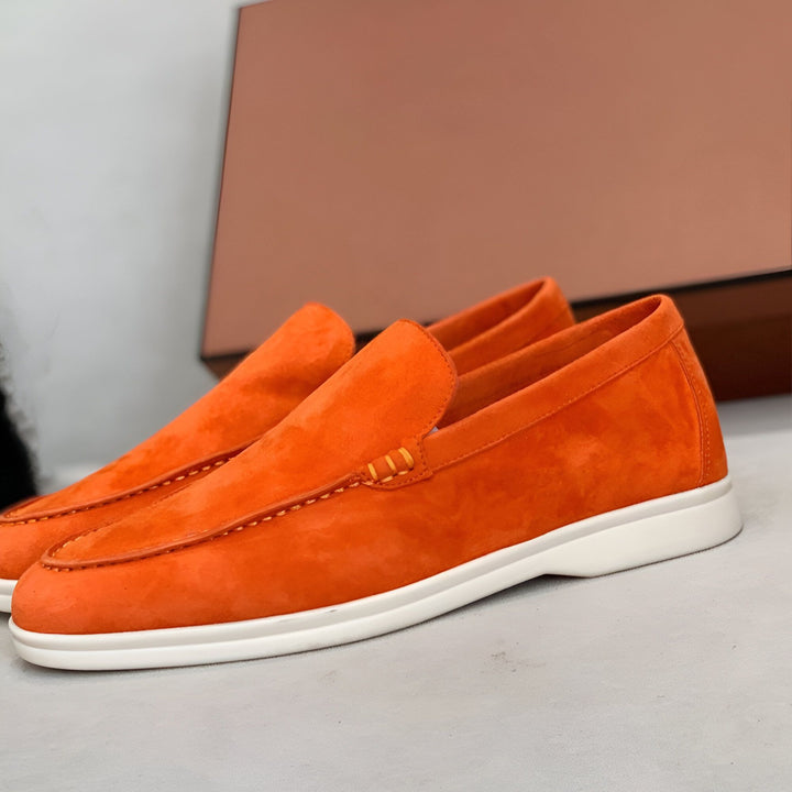 Mocassins orange en daim pour hommes avec semelles blanches. Chaussures élégantes et confortables, parfaites pour un look décontracté chic. Mode masculine, chaussures en cuir., 45286672957621,45286672990389,45286673023157,45286673055925,45286673088693,45286673121461,45286673154229,45286673186997,45286673219765,45286673252533,45286673285301,45286673318069,45286673350837,45286673383605,45286673416373,45286673449141,45286673481909,45286673514677,45286673547445,45286673580213,45286673612981,45286673645749
