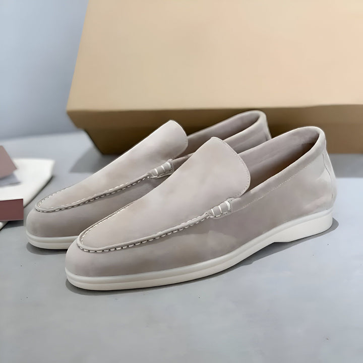 Vue rapprochée de deux mocassins beiges élégants, soulignant leur design raffiné et leur construction de haute qualité. Chaussures parfaites pour un style décontracté chic., 45286672957621,45286672990389,45286673023157,45286673055925,45286673088693,45286673121461,45286673154229,45286673186997,45286673219765,45286673252533,45286673285301,45286673318069,45286673350837,45286673383605,45286673416373,45286673449141,45286673481909,45286673514677,45286673547445,45286673580213,45286673612981,45286673645749