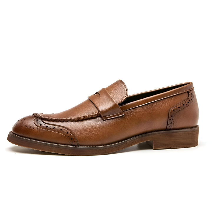 Mocassin homme en cuir marron, style classique avec détails perforés sur l'avant et le côté. Chaussure élégante et confortable., 45286724501685,45286724534453,45286724567221,45286724599989,45286724632757,45286724665525,45286724698293,45286724731061,45286724763829,45286724796597,45286724829365,45286724862133,45286724894901,45286724927669,45286724960437,45286724993205,45286725025973,45286725058741,45286725091509,45286725124277
