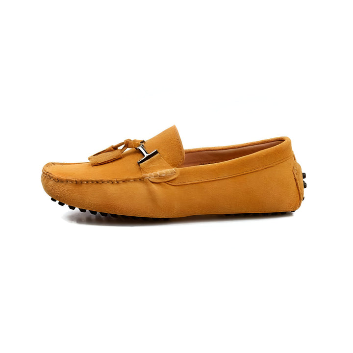 Mocassin homme en daim jaune moutarde avec glands et mors métallique. Chaussure décontractée et élégante pour homme., 45287111458997,45287111491765,45287111524533,45287111557301,45287111590069,45287111622837,45287111655605,45287111688373