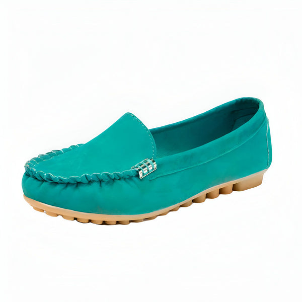 Mocassin turquoise en cuir suédé avec détail métallique. Chaussure plate confortable pour femme, style décontracté et élégant. Semelle en caoutchouc texturée., 45287116701877,45287116734645,45287116767413,45287116800181,45287116832949,45287116865717,45287116898485,45287116931253,45287116964021,45287116996789,45287117029557,45287117062325,45287117095093,45287117127861,45287117160629,45287117193397,45287117226165,45287117258933,45287117291701,45287117324469,45287117357237,45287117390005,45287117422