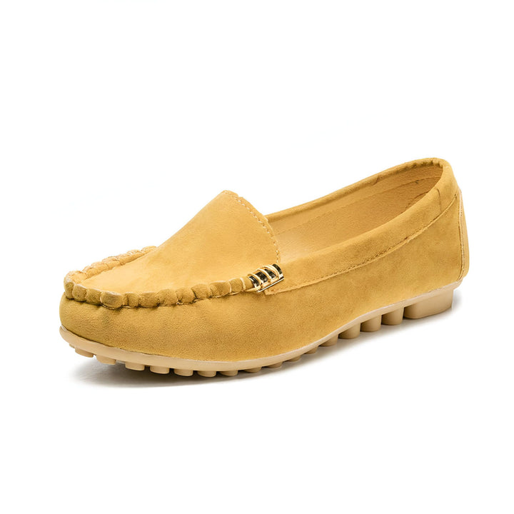 Mocassin jaune pour femme. Chaussure plate en daim avec détail métallique doré. Idéal pour un look décontracté et confortable., 45287116701877,45287116734645,45287116767413,45287116800181,45287116832949,45287116865717,45287116898485,45287116931253,45287116964021,45287116996789,45287117029557,45287117062325,45287117095093,45287117127861,45287117160629,45287117193397,45287117226165,45287117258933,45287117291701,45287117324469,45287117357237,45287117390005,45287117422773,45287117455541,45287117488309,4