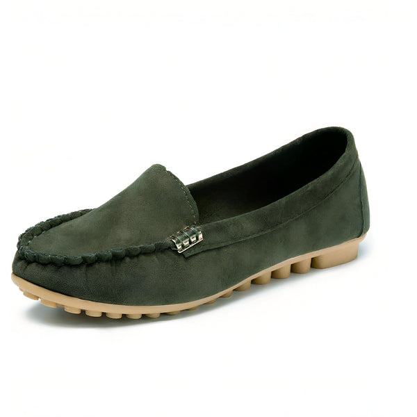 Mocassin vert olive en daim avec une semelle beige. Chaussure femme confortable et élégante, idéale pour le quotidien. Détail ornemental discret sur le dessus., 45287116701877,45287116734645,45287116767413,45287116800181,45287116832949,45287116865717,45287116898485,45287116931253,45287116964021,45287116996789,45287117029557,45287117062325,45287117095093,45287117127861,45287117160629,45287117193397,45287117226165,45287117258933,45287117291701,45287117324469,45287117357237,45287117390005,45287117422773,
