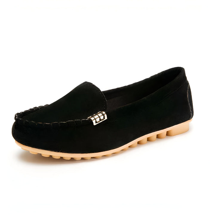 Mocassin femme noir en daim avec ornement doré. Chaussure confortable à semelle beige, idéale pour un look décontracté et élégant., 45287116701877,45287116734645,45287116767413,45287116800181,45287116832949,45287116865717,45287116898485,45287116931253,45287116964021,45287116996789,45287117029557,45287117062325,45287117095093,45287117127861,45287117160629,45287117193397,45287117226165,45287117258933,45287117291701,45287117324469,45287117357237,45287117390005,45287117422773,45287117455541,45287117488