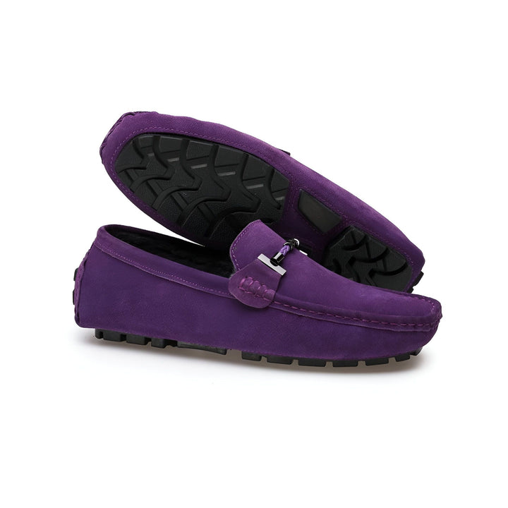 Mocassins pour hommes en daim violet avec semelle noire. Chaussures décontractées élégantes, dessus en cuir suédé doux, conception à enfiler confortable et facile à porter. Style moderne pour un look sophistiqué., 45286661095605,45286661128373,45286661161141,45286661193909,45286661226677,45286661259445,45286661292213,45286661324981,45286661357749,45286661390517,45286661423285,45286661456053,45286661488821,45286661521589,45286661554357,45286661587125,45286661619893,45286661652661,45286661685429,45