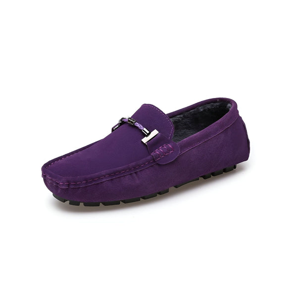 Mocassin pour homme en daim violet avec boucle métallique décorative. Chaussure décontractée et élégante, parfaite pour le quotidien. Semelle confortable et intérieur doux., 45286661095605,45286661128373,45286661161141,45286661193909,45286661226677,45286661259445,45286661292213,45286661324981,45286661357749,45286661390517,45286661423285,45286661456053,45286661488821,45286661521589,45286661554357,45286661587125,45286661619893,45286661652661,45286661685429,45286661718197,45286661750965,45286661783733
