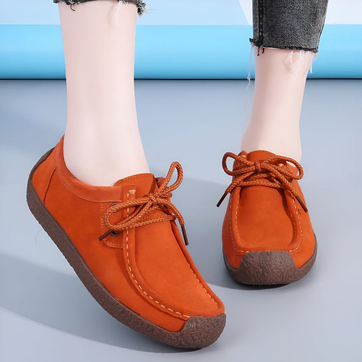 Gros plan de chaussures orange à lacets, portées par une personne. Semelles marron. Mode automne/hiver., 45287091994805,45287092027573,45287092060341,45287092093109,45287092125877,45287092158645,45287092191413,45287092224181,45287092256949,45287092289717,45287092322485,45287092355253,45287092388021,45287092420789,45287092453557,45287092486325,45287092519093,45287092551861,45287092584629,45287092617397,45287092650165,45287092682933,45287092715701,45287092748469,45287092781237,45287092814005,4528709284677