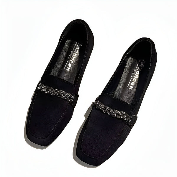 Mocassins noirs pour femmes avec détail ornemental brillant. Chaussures élégantes, confortables et chics, idéales pour le quotidien ou les occasions spéciales., 45286629245109,45286629277877,45286629310645,45286629343413,45286629376181,45286629408949,45286629441717,45286629474485,45286629507253,45286629540021,45286629572789,45286629605557