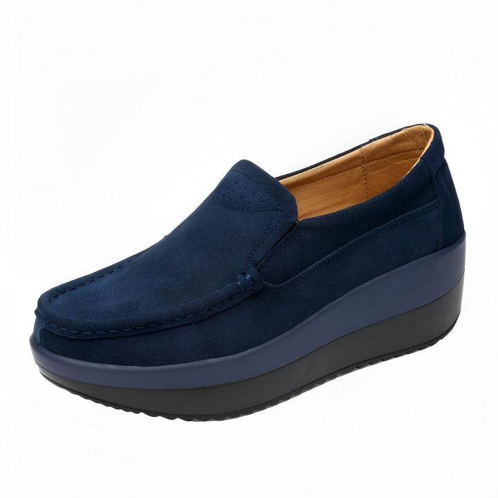 Mocassin en daim bleu marine pour femme avec une semelle compensée bleu marine et noire. Chaussure décontractée élégante et confortable., 45286894141621,45286894174389,45286894207157,45286894239925,45286894272693,45286894305461,45286894338229,45286894370997,45286894403765,45286894436533,45286894469301,45286894502069,45286894534837,45286894567605,45286894600373,45286894633141,45286894665909,45286894698677,45286894731445,45286894764213,45286894796981,45286894829749,45286894862517,45286894895285,4528689