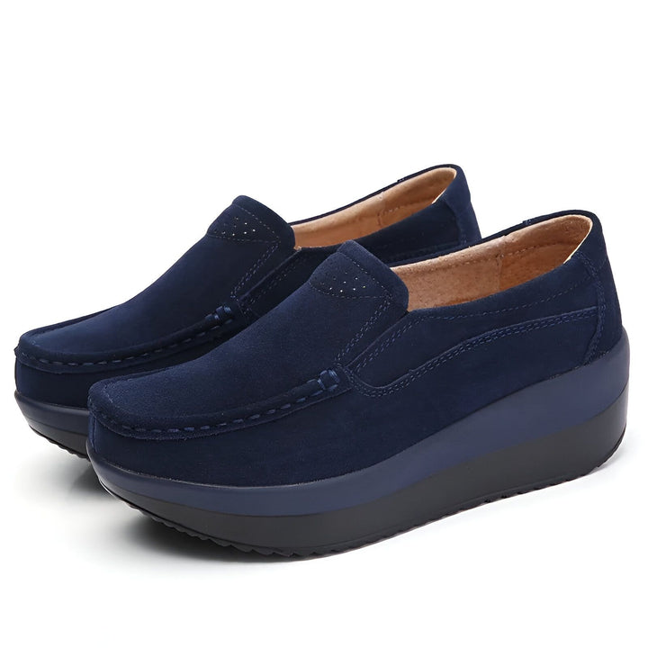 Mocassins bleus en daim avec semelle compensée pour femme. Chaussures confortables et élégantes pour le quotidien. Idéales pour un look décontracté., 45286894141621,45286894174389,45286894207157,45286894239925,45286894272693,45286894305461,45286894338229,45286894370997,45286894403765,45286894436533,45286894469301,45286894502069,45286894534837,45286894567605,45286894600373,45286894633141,45286894665909,45286894698677,45286894731445,45286894764213,45286894796981,45286894829749,45286894862517,452868948