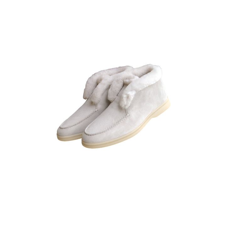 Paire de bottillons d'intérieur en suède crème avec doublure en fausse fourrure blanche. Chaussures confortables et élégantes pour la maison., 45286653395125,45286653427893,45286653460661,45286653493429,45286653526197,45286653558965,45286653591733,45286653624501,45286653657269,45286653690037,45286653722805,45286653755573,45286653788341,45286653821109,45286653853877,45286653886645,45286653919413,45286653952181,45286653984949,45286654017717,45286654050485,45286654083253,45286654116021,45286654148789,45