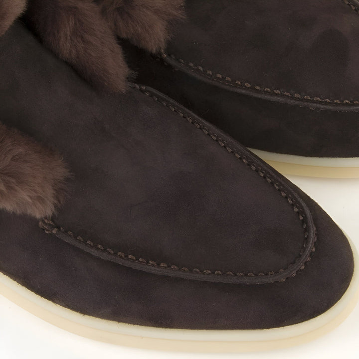 Mocassins en daim marron avec garniture en fourrure, semelle blanche. Chaussures d'intérieur de luxe, confortables et élégantes pour femmes., 45286653395125,45286653427893,45286653460661,45286653493429,45286653526197,45286653558965,45286653591733,45286653624501,45286653657269,45286653690037,45286653722805,45286653755573,45286653788341,45286653821109,45286653853877,45286653886645,45286653919413,45286653952181,45286653984949,45286654017717,45286654050485,45286654083253,45286654116021,45286654148789,45286