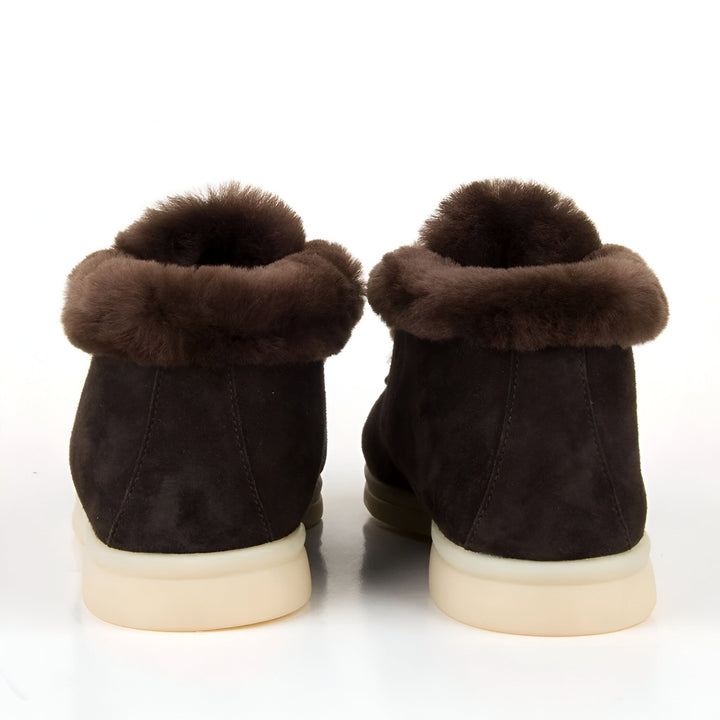 Vue arrière de bottines en daim marron avec bordure en fourrure et semelle épaisse crème. Chaussures d'hiver chaudes et confortables., 45286653395125,45286653427893,45286653460661,45286653493429,45286653526197,45286653558965,45286653591733,45286653624501,45286653657269,45286653690037,45286653722805,45286653755573,45286653788341,45286653821109,45286653853877,45286653886645,45286653919413,45286653952181,45286653984949,45286654017717,45286654050485,45286654083253,45286654116021,45286654148789,452866541815