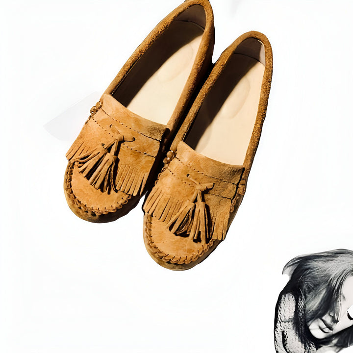 Mocassins marron en daim avec des franges et des pompons, parfaits pour un look décontracté et tendance. Chaussures confortables et élégantes pour toutes les occasions., 45286973505717,45286973538485,45286973571253,45286973604021,45286973636789,45286973669557,45286973702325,45286973735093,45286973767861,45286973800629,45286973833397,45286973866165,45286973898933,45286973931701,45286973964469,45286973997237,45286974030005,45286974062773,45286974095541,45286974128309,45286974161077,45286974193845,452869