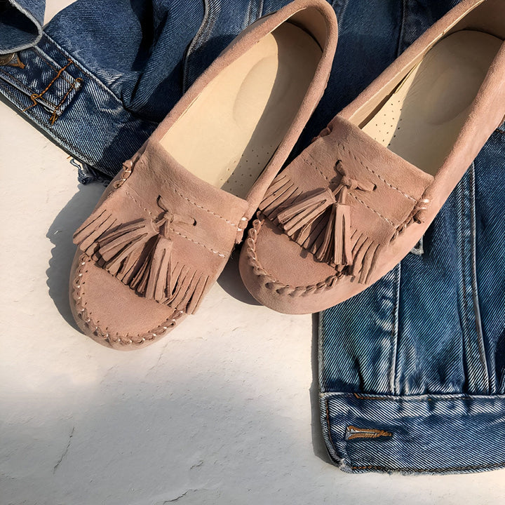 Mocassins en daim rose avec franges, posés sur une veste en jean. Chaussures d'été confortables et tendance. Mode féminine décontractée., 45286973505717,45286973538485,45286973571253,45286973604021,45286973636789,45286973669557,45286973702325,45286973735093,45286973767861,45286973800629,45286973833397,45286973866165,45286973898933,45286973931701,45286973964469,45286973997237,45286974030005,45286974062773,45286974095541,45286974128309,45286974161077,45286974193845,45286974226613,45286974259381,452869