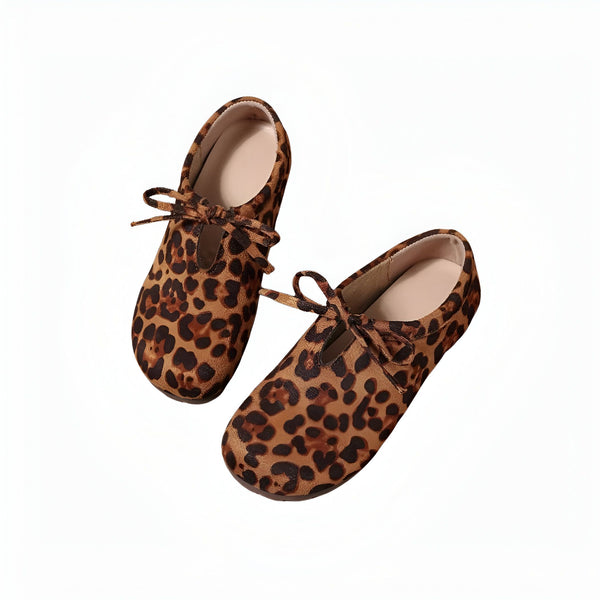 Paire de chaussures plates à motif léopard, avec des lacets fins formant des nœuds délicats. Chaussures élégantes pour enfants., 45286647955637,45286647988405,45286648021173,45286648053941,45286648086709,45286648119477,45286648152245,45286648185013,45286648217781