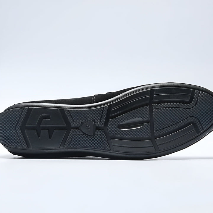 Semelle d'une chaussure noire pour homme, montrant les détails de sa conception antidérapante et de son design, avec la pointure '41' marquée., 45286663127221,45286663159989,45286663192757,45286663225525,45286663258293,45286663291061,45286663323829,45286663356597,45286663389365,45286663422133,45286663454901,45286663487669,45286663520437,45286663553205,45286663585973,45286663618741,45286663651509,45286663684277,45286663717045,45286663749813,45286663782581,45286663815349,45286663848117,45286663880885,452