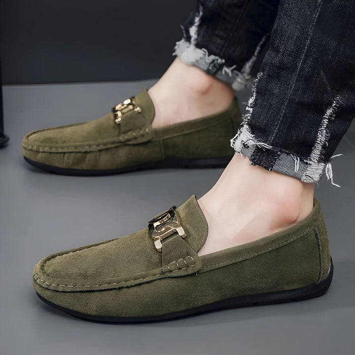 Mocassins vert olive pour homme avec boucle dorée et jean noir, 45286663127221,45286663159989,45286663192757,45286663225525,45286663258293,45286663291061,45286663323829,45286663356597,45286663389365,45286663422133,45286663454901,45286663487669,45286663520437,45286663553205,45286663585973,45286663618741,45286663651509,45286663684277,45286663717045,45286663749813,45286663782581,45286663815349,45286663848117,45286663880885,45286663913653,45286663946421,45286663979189,45286664011957,45286664044725,4528666407