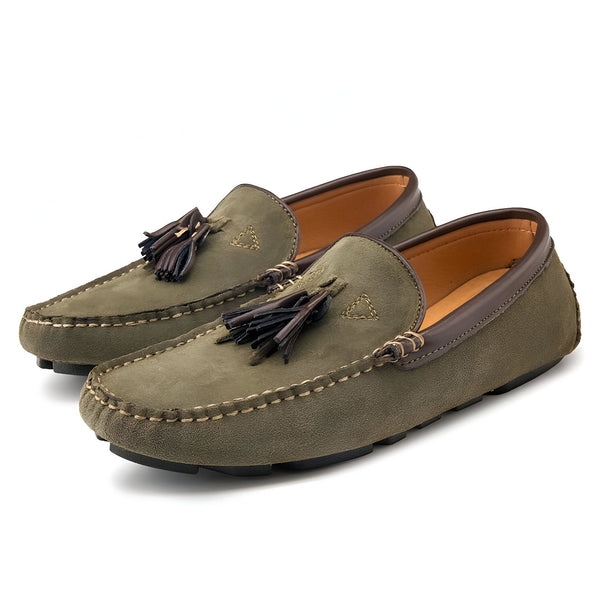 Mocassins homme en daim vert olive avec glands et couture apparente. Chaussures élégantes et confortables, parfaites pour un look décontracté chic., 45286803210421,45286803243189,45286803275957,45286803308725,45286803341493,45286803374261,45286803407029,45286803439797,45286803472565,45286803505333,45286803538101,45286803570869,45286803603637,45286803636405,45286803669173,45286803701941,45286803734709,45286803767477,45286803800245,45286803833013,45286803865781,45286803898549,45286803931317,452868039640