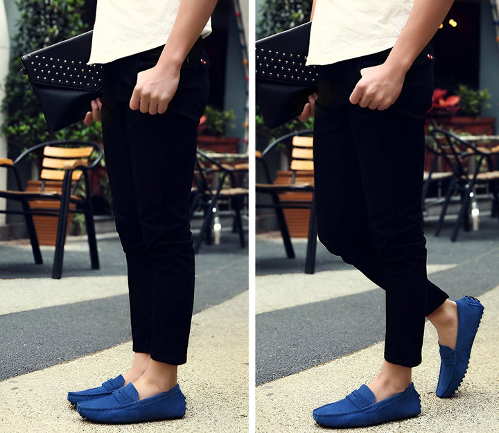 Homme en jean noir, chemise blanche et mocassins bleus. Sac à main noir à clous. Photos de mode et de style vestimentaire. Tenue décontractée pour homme., 45286877495477,45286877528245,45286877561013,45286877593781,45286877626549,45286877659317,45286877692085,45286877724853,45286877757621,45286877790389,45286877823157,45286877855925,45286877888693,45286877921461,45286877954229,45286877986997,45286878019765,45286878052533,45286878085301,45286878118069,45286878150837,45286878183605,45286878216373,452868