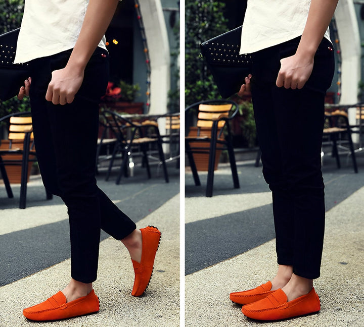 Homme portant des mocassins orange en daim, un pantalon noir et une chemise blanche. Il tient une pochette noire à clous. Mode décontractée et élégante., 45286877495477,45286877528245,45286877561013,45286877593781,45286877626549,45286877659317,45286877692085,45286877724853,45286877757621,45286877790389,45286877823157,45286877855925,45286877888693,45286877921461,45286877954229,45286877986997,45286878019765,45286878052533,45286878085301,45286878118069,45286878150837,45286878183605,45286878216373,452868