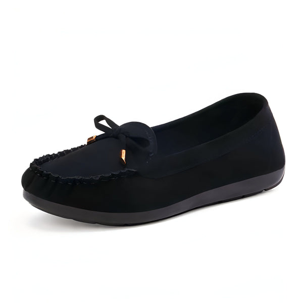 Mocassin noir élégant pour femmes. Chaussure plate avec un nœud décoratif et des détails froncés. Idéal pour un look décontracté et confortable., 45287091044533,45287091077301,45287091110069,45287091142837,45287091175605,45287091208373,45287091241141,45287091273909,45287091306677,45287091339445,45287091372213,45287091404981,45287091437749,45287091470517
